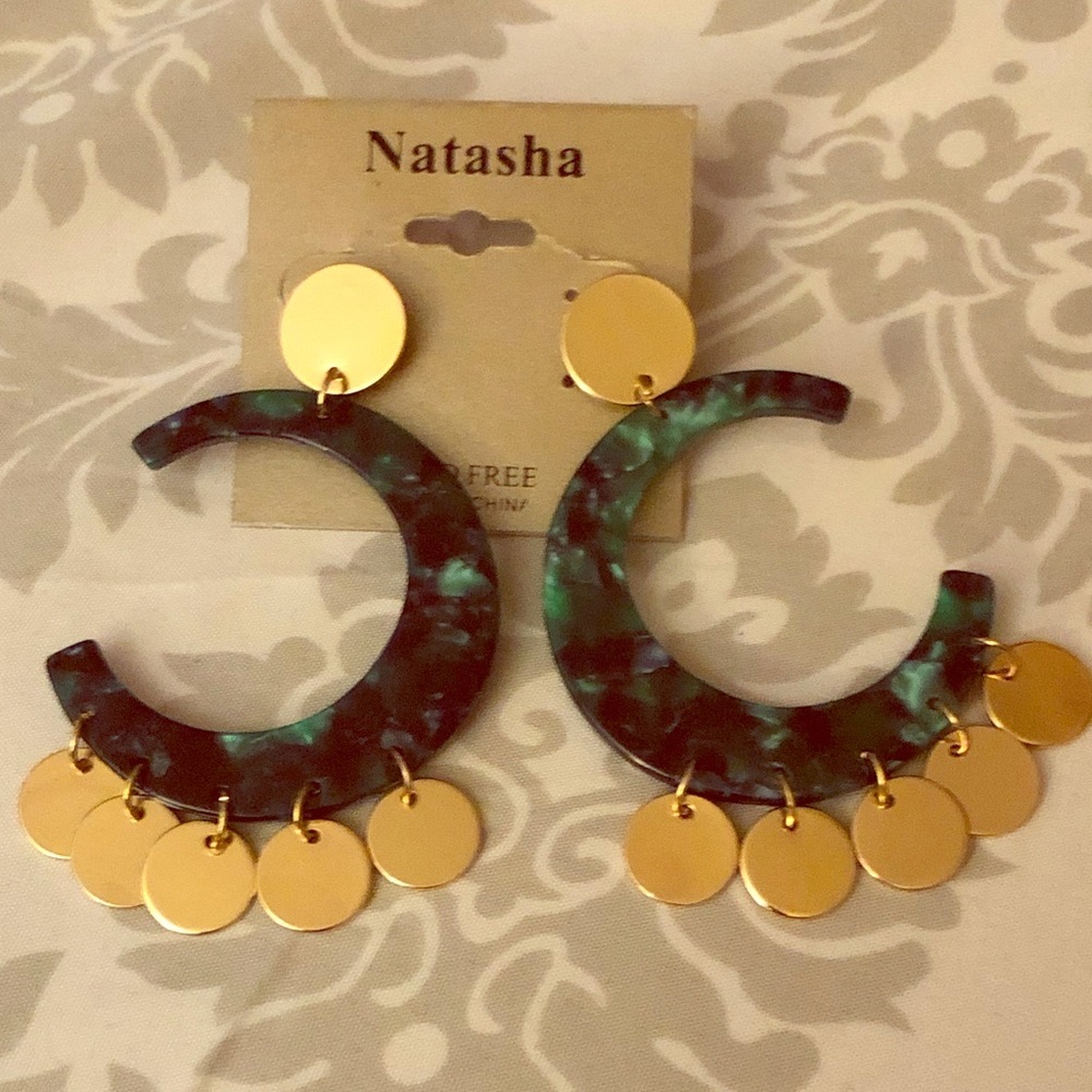 NWT Pairs of large earrings.